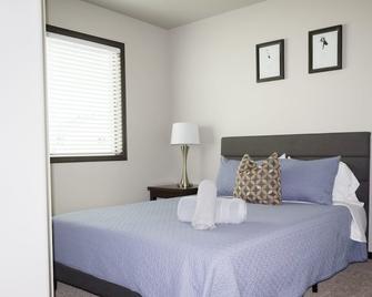 Stylish Fargo Home Great for Families and Groups! - West Fargo - Bedroom