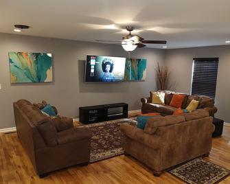Music City Gem - Minutes from Downtown - Pleasant View - Sala de estar