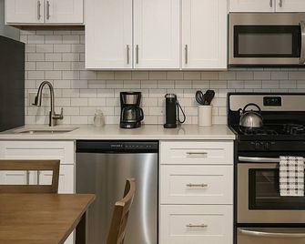 Your Perfect 2br Home - Chicago - Kitchen