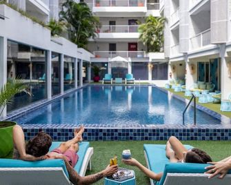 Viva Dash Hotel Seminyak - דנפסאר - בריכה