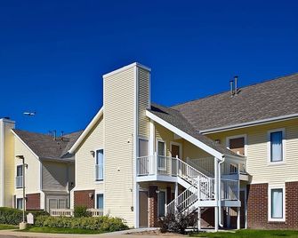 Best Place to Stay in Chesterfield! Kitchen, Free Breakfast, Pets Allowed - Chesterfield - Будівля
