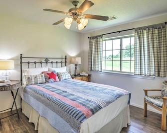 Charming Cameron Farm Retreat About 41 Mi To Tamu - Cameron - Habitación
