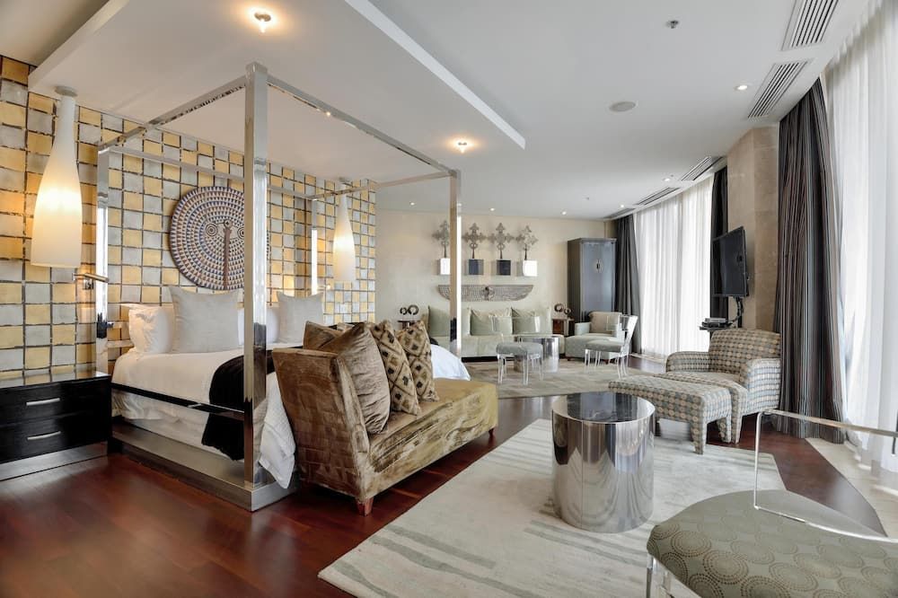 ذا مايكل آنجلو تاورز