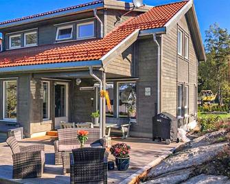 Stunning home in Nordre Frogn - Drobak