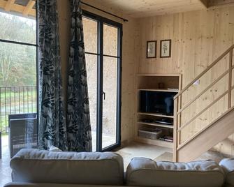 Gîte in the middle of nature with river and wood views in the Morvan region of France - Aisy-sous-Thil - Sala de estar