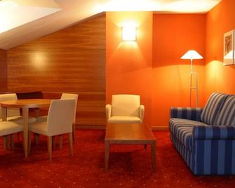 Hotel Silvota - Llanera - Sala de estar