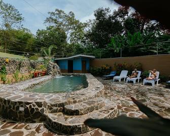 Oasis Diverse Adult Retreat - Quepos - Pool