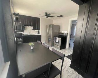 3 Br Apartment Near Wesleyan 201 - Middletown