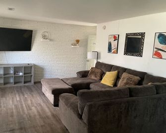 Lovely 2 Bed Room Apartment, All to Your - Merrillville - Wohnzimmer