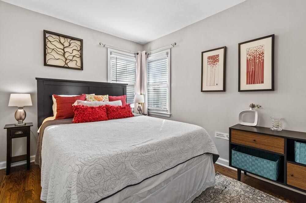 Jefferson Cottage - Large Home + Walkable to Waldo! - קנזס סיטי - חדר שינה