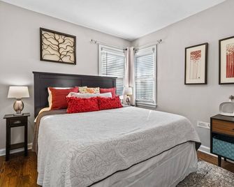 Jefferson Cottage - Large Home + Walkable to Waldo! - Kansas City - Camera da letto