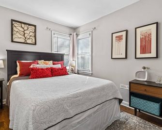 Jefferson Cottage - Large Home + Walkable to Waldo! - קנזס סיטי - חדר שינה