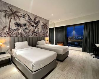 The Hans Hotel - Hubli - Bedroom