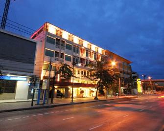 Bangkok Loft Inn - Bangkok - Building