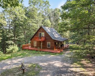 Remote Cabin Surrounded by Wilderness - Mathias - Edificio