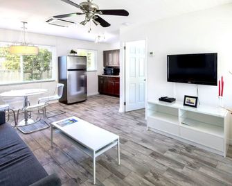 Park Shore Suites St Pete Beach - St. Pete Beach - Sala de estar
