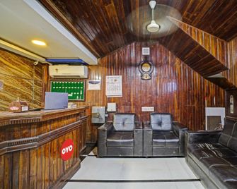 Hotel O Palm Stay - Alapuzzha - Receptionist