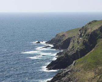 Pallas Lodge, Beara Peninsula, Overlooking Ardgroom Harbour And Kerry Mountains - Ardgroom - Playa