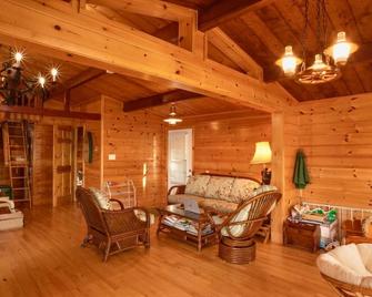 Muskoka Hideaway on Lake Of Bays - Huntsville - Sala de estar