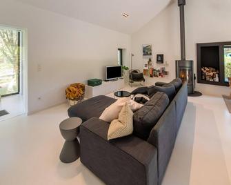 Charming home with sauna - Paliseul - Huiskamer