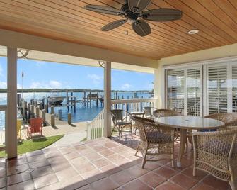 Beautiful Key West Style Intercoastal Home! - Tequesta - Restaurant