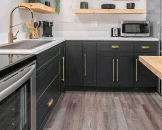Hard to Find Cabin - Sulphur - Cocina
