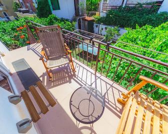 Apartments Lilic 1 / One Bedroom Apartment - Bregvija - Balcón