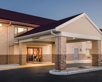 Super 8 by Wyndham Sturtevant Racine - Sturtevant - Budova