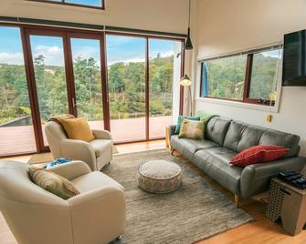 PREMIUM. Striking design, specatacular outlook with hi-tech and stylish interior - Derby - Sala de estar