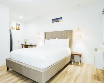 Dq - Deluxe Room, 1 Queen Bed, Non Smoking - Long Beach