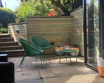 Chorlton Garden Rooms. Relax, work, stay and play. - Mánchester - Patio