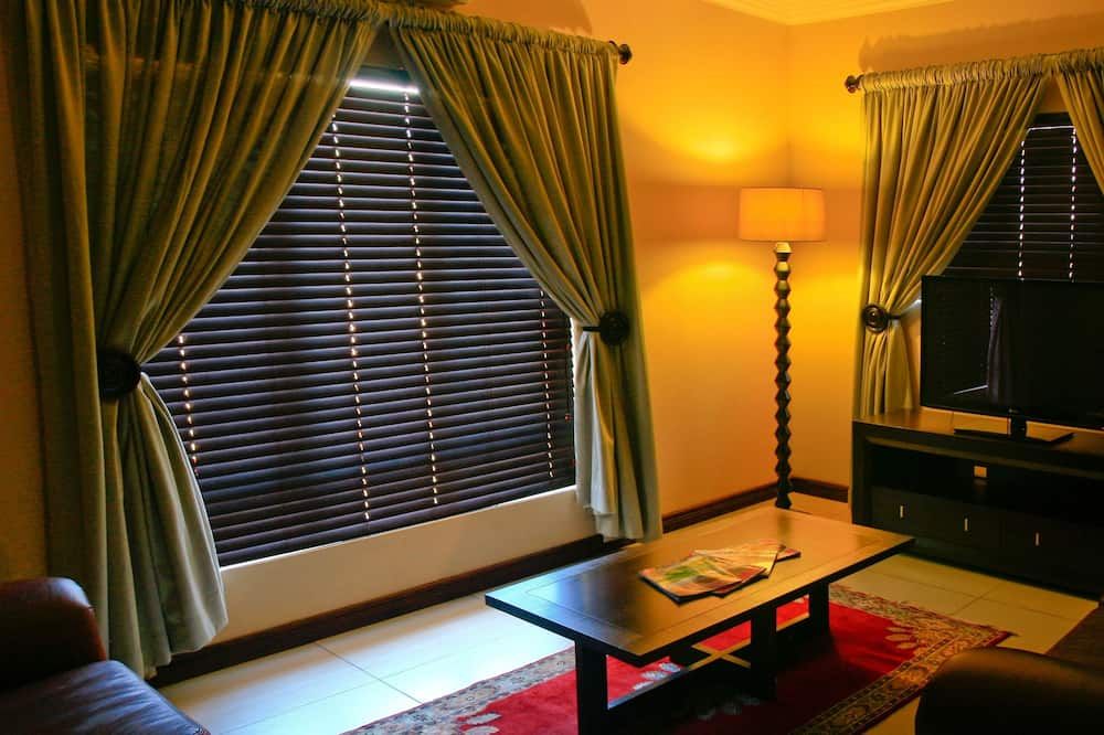 Eco Park Lodge thumbnail 3