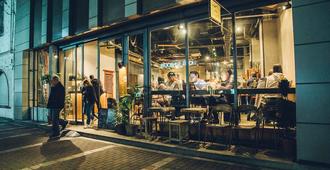 萊恩京都河原町青年旅館&咖啡廳&酒吧 - 京都 - 建築