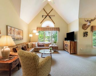 Twin Waters by Avantstay Patio Pool Table - Lake Harmony - Sala de estar