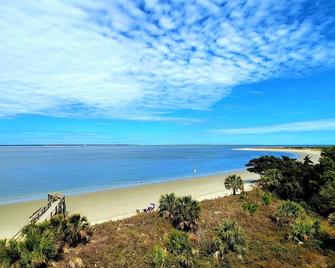 Savannah Beach and Racquet Club 223A by Tybee Beach Vacation Rentals - Tybee Island - Beach