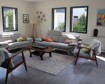 Beautiful bright vacation home Large garden 4 minutes from the beach - Piriac-sur-Mer - Sala de estar