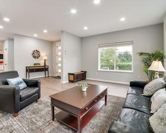 Luxe Seattle Vacation Rental about 9 Mi to Downtown! - Seattle - Wohnzimmer