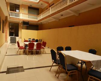 J-Frigh Hotel - Kampala - Restaurante