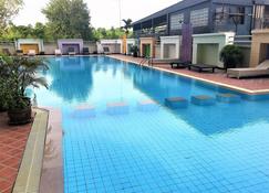 Angket condominium corner apartment 47sqm large balcony - Jomtien - Uima-allas