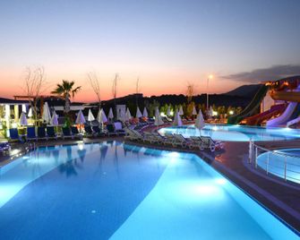 Notion Kesre Beach Hotel and Spa - Menderes - Piscina