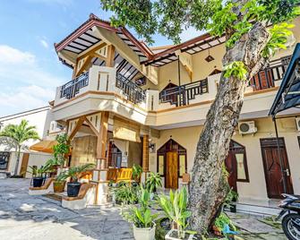 OYO 91261 Cita Suraya Homestay - Banyuwangi - Edificio