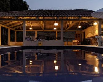 Casa de Campo Rosalinda - Carangola - Piscina