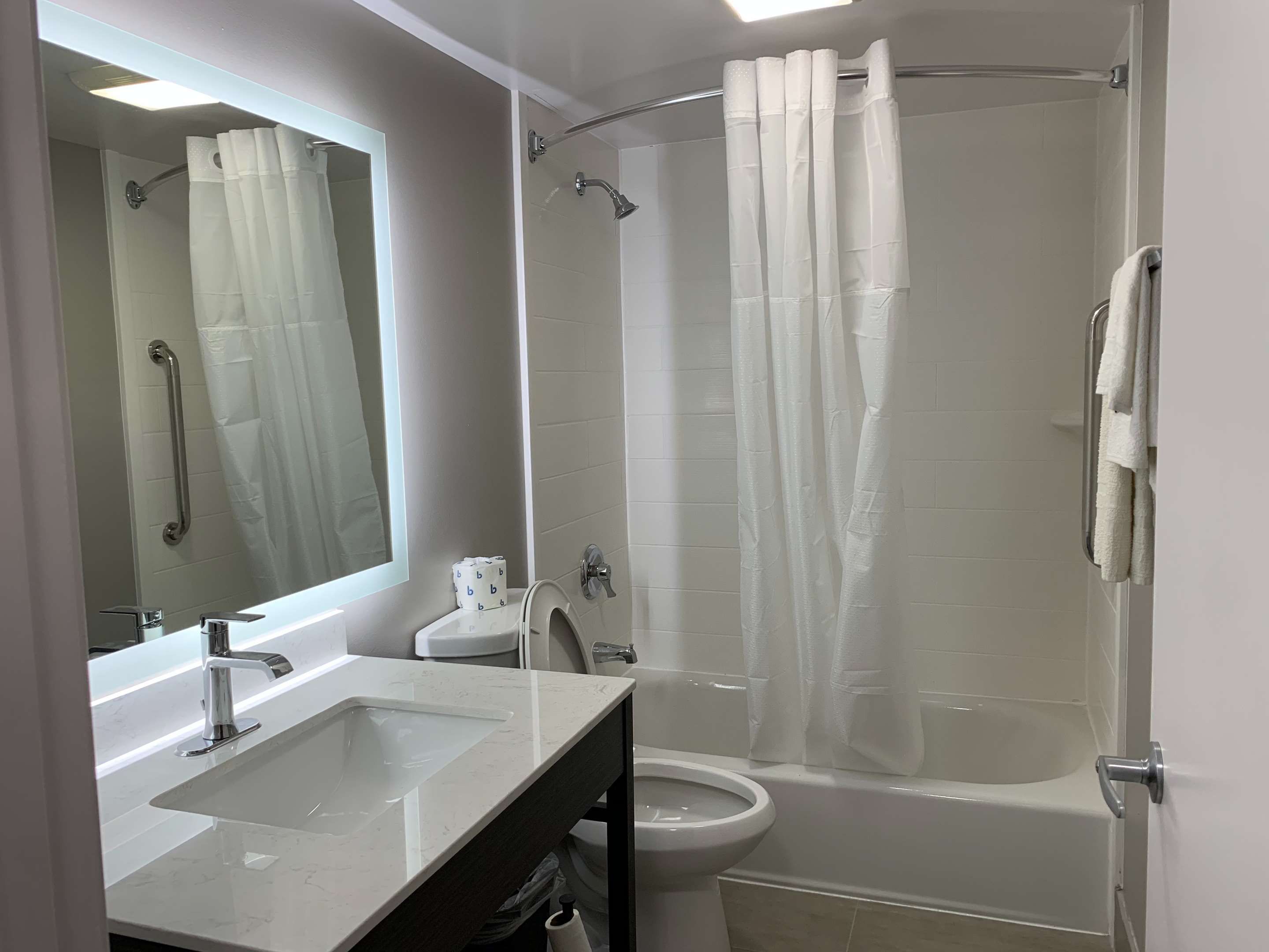 Bathroom view of Motel 6 Rockford. Il