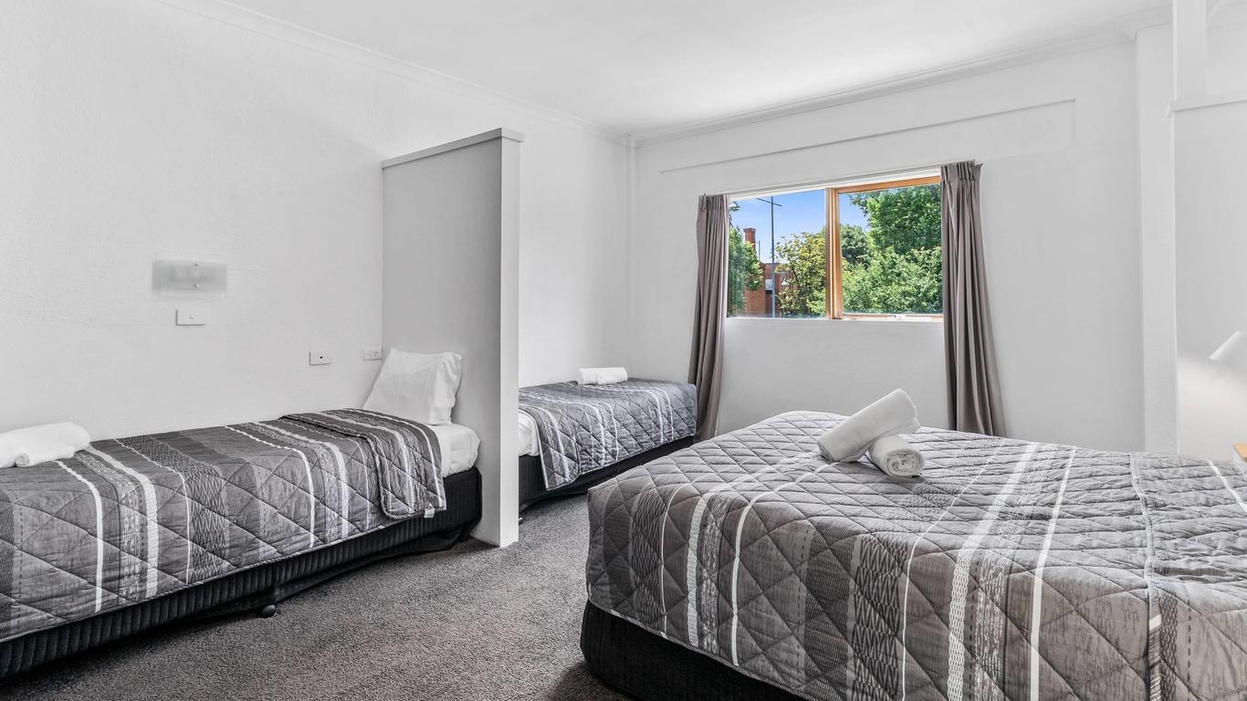 كومفرت إن كومودور البوري