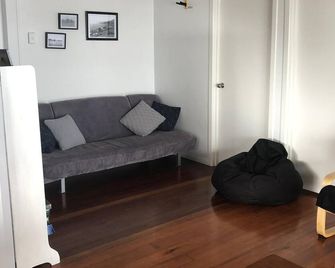 Sunny Leith 90 Mile Beach - Ahipara - Living room