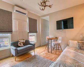 The 4M Favorite House - Stunning & Spotless Studio Apt (#2) - Ann Arbor