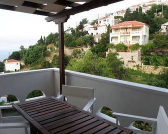 Let Yourself Escape At Ikia's Traditional Houses - Αλόννησος - Μπαλκόνι
