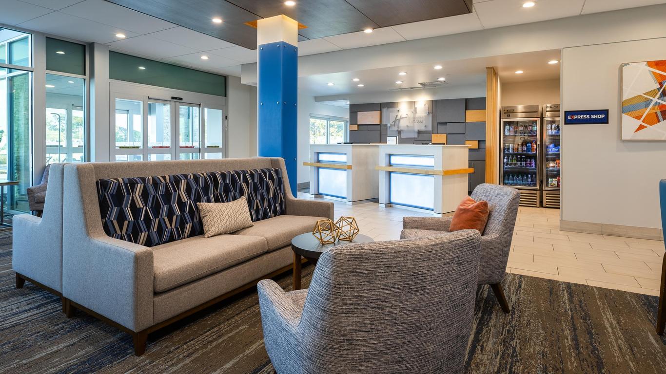 Holiday Inn Express & Suites Greenwood Mall By IHG