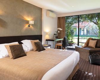 Carcarille Hotel & Restaurant - Gordes - Bedroom