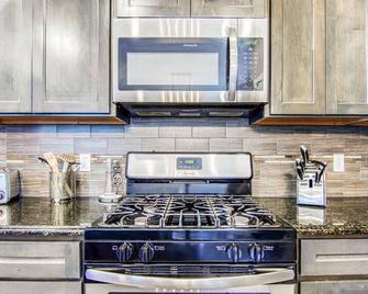 Casa Sunnyside 3min Wet N Wild - Anthony - Cocina